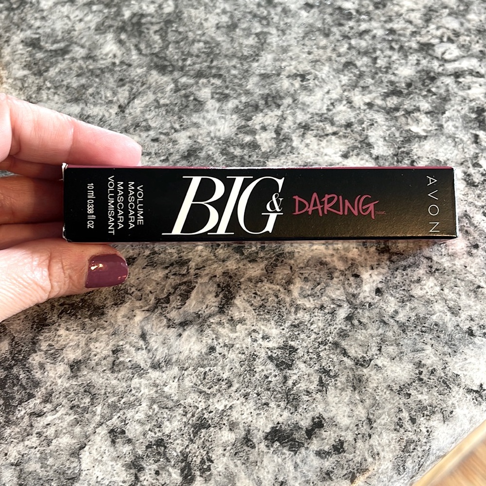 Mascara - Picture 2 of 4